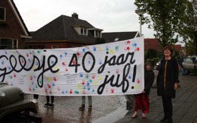 Juf Geesje viert 40-jarig jubileum op basisschool De Oosterbrink